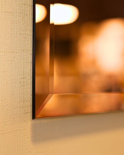 Detalle de espejo rose gold biselado. Espesor 5 mm. Espejo Premium.