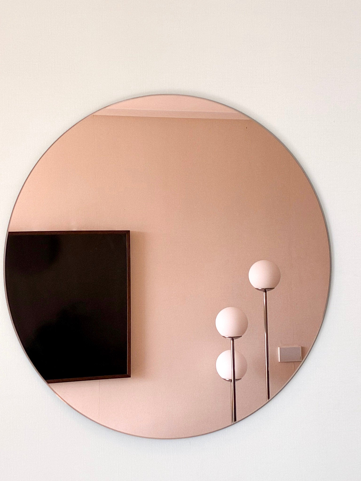 Espejo circular decorativo Rose Gold moderno para living o dormitorio.